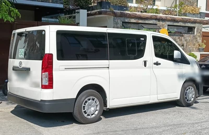 Toyota Hiace Commuter — Van · 15 seats