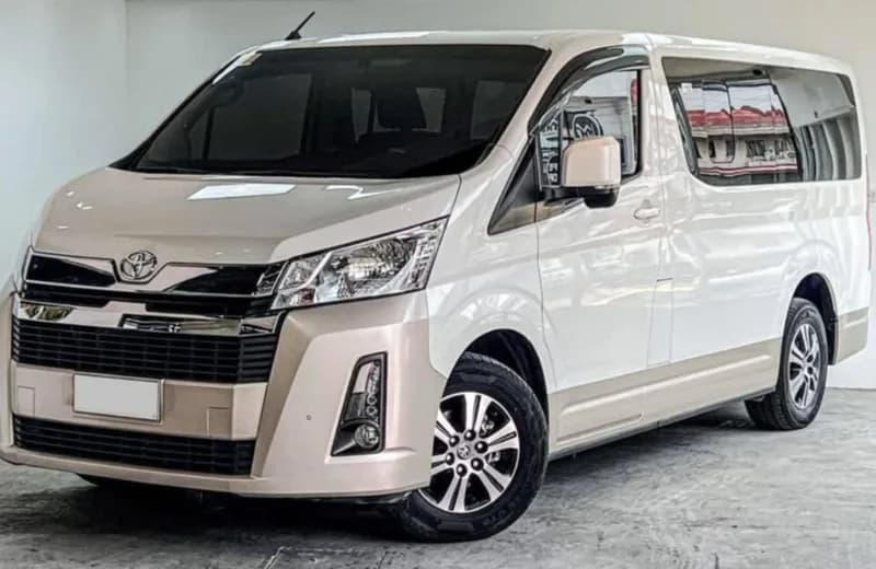 Toyota Hiace GL Grandia for rent — Van, 10 seats